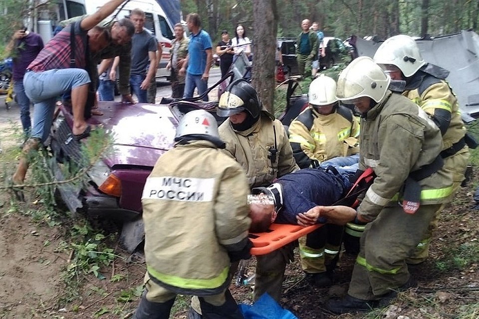 Мужчину вызволяли очевидцы и спасатели