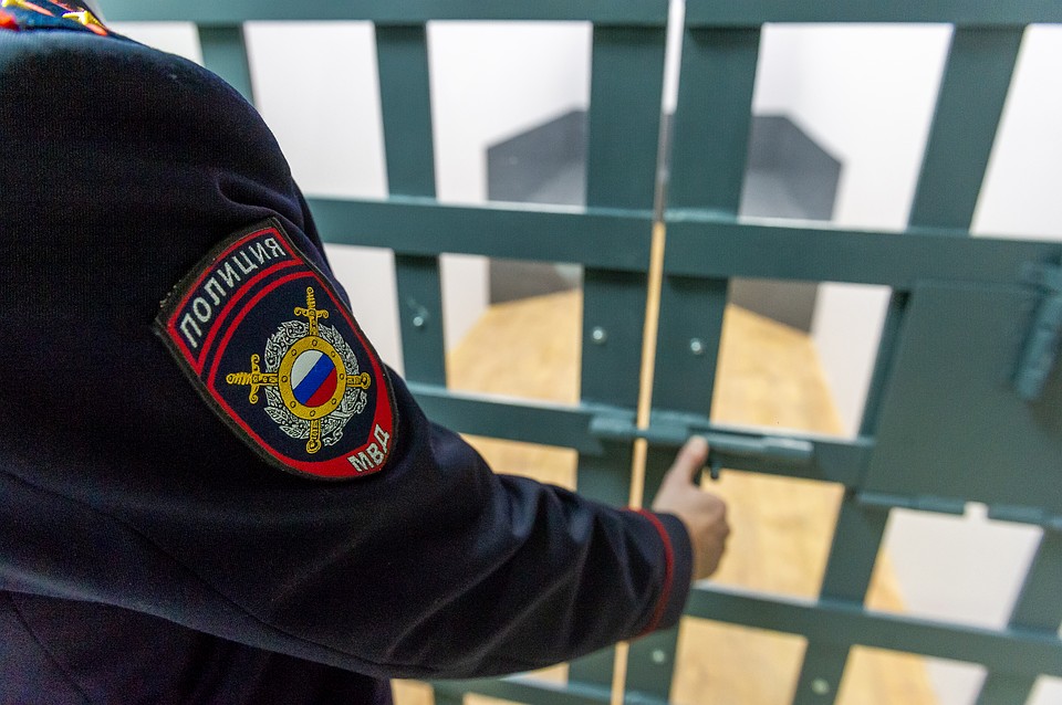Камера для административно задержанных в новом здании отделения полиции