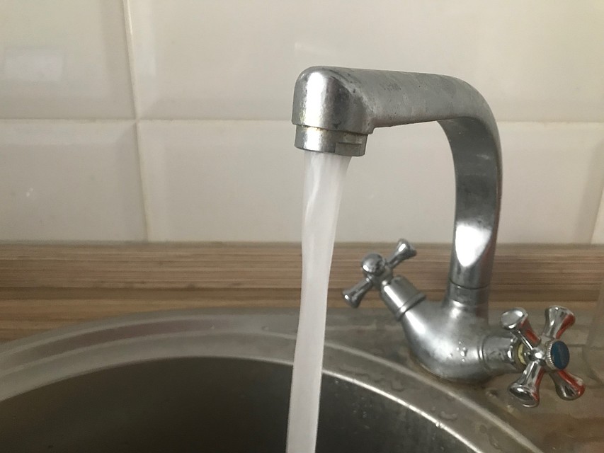 Питьевая вода решительно не соответствовала нормативам.