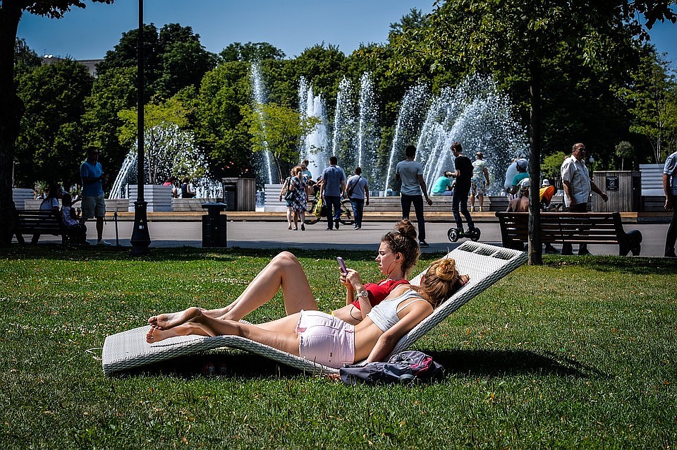 Пятница стала самым жарким днем с начала месяца в Москве