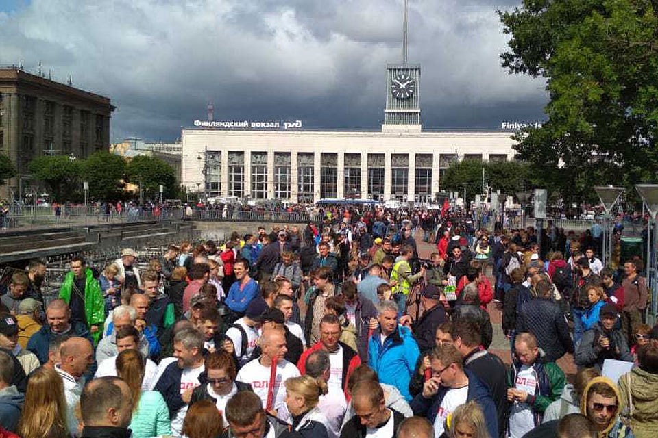В Питере на митинг вышли в поддержку акции в Москве. Фото: Дмитрий Борисенко.
