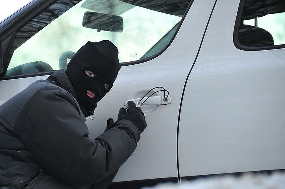 Молодой человек взял покататься авто и бросил его на окраине города