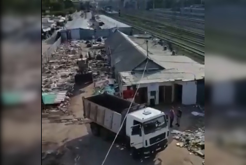 На Кировский рынок приехала тяжелая техника