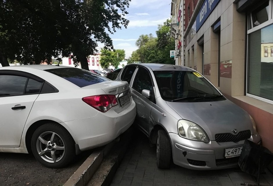 Она перепутала педали