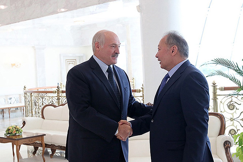 Из-за того что Лукашенко поздравил Бакиева с юбилеем, посла Беларуси в Кыргызстане вызвали «на ковер». Фото: пресс-служба президента Беларуси.