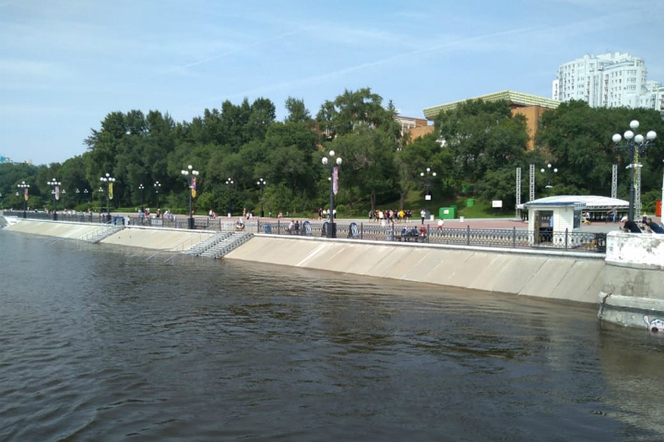 К дачам левобережья в Хабаровске курсируют дополнительные теплоходы