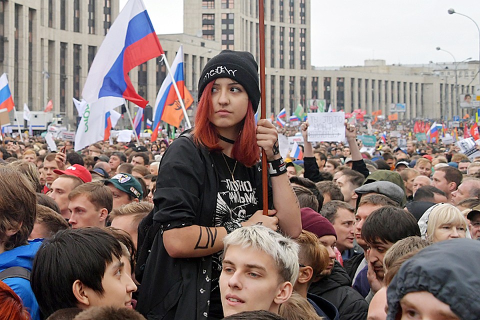 Выражать свое мнение законно, без винтилова с дубинками и угрозой уголовной статьи, вполне можно