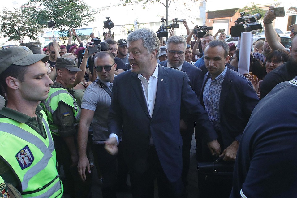 Порошенко пришел на допрос в ГБР