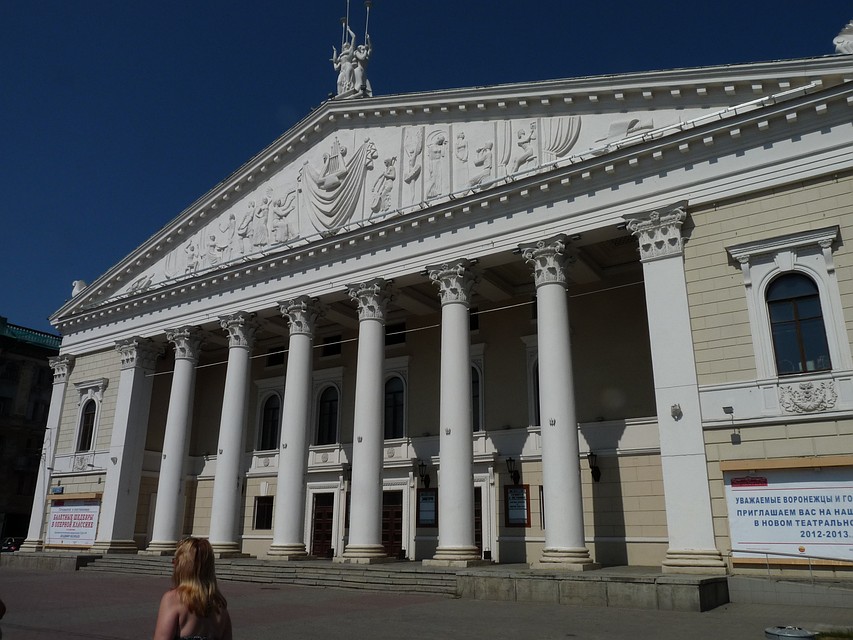 Привычный облик оперного театра скоро должен сильно измениться.