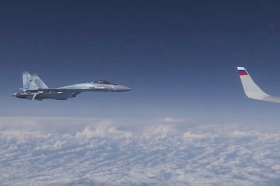Самолет страны-члена НАТО не смог близко подлететь к борту с министром