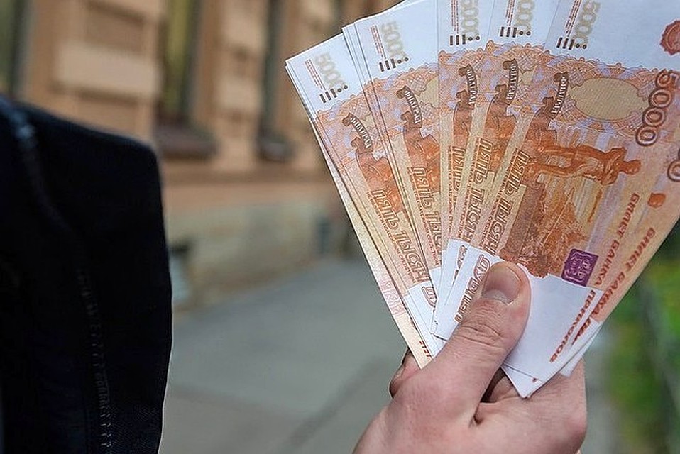 Преступники сбывали фальшивки в Алуште, Феодосии и в Черноморском районе Крыма.
