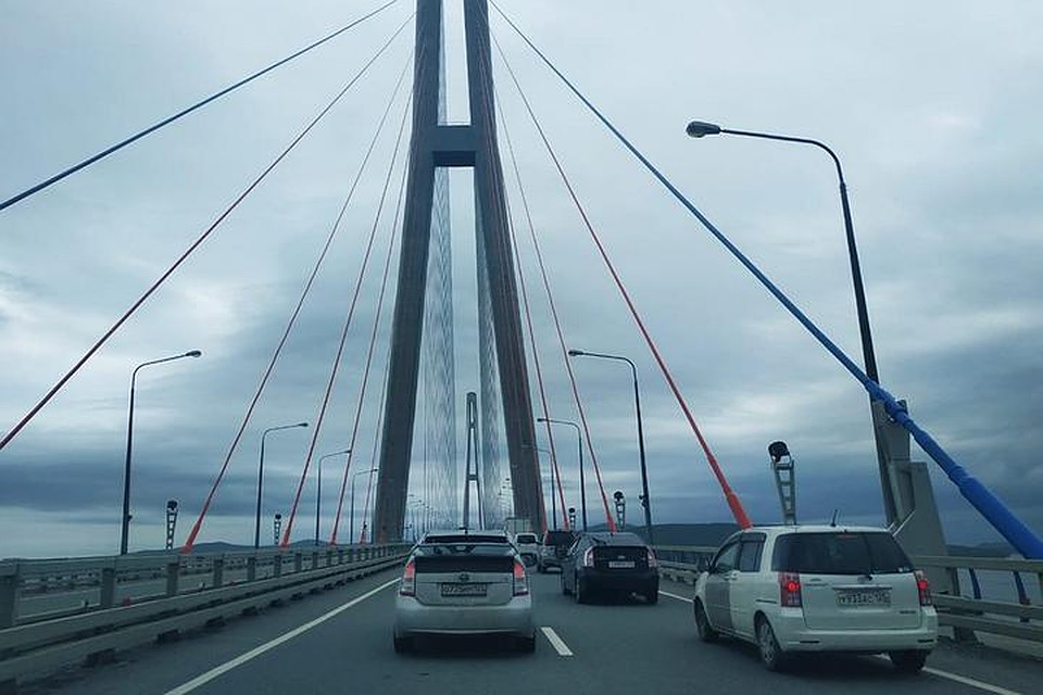 В 9 часов утра пробка в сторону Русского острова была уже сформирована