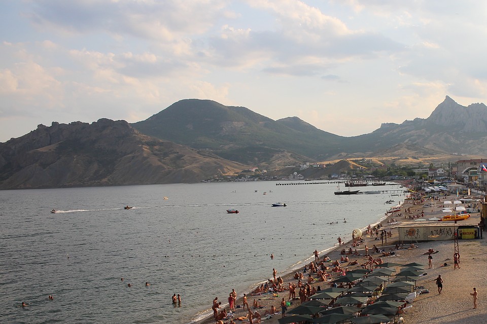 В Черном море очень теплая вода.