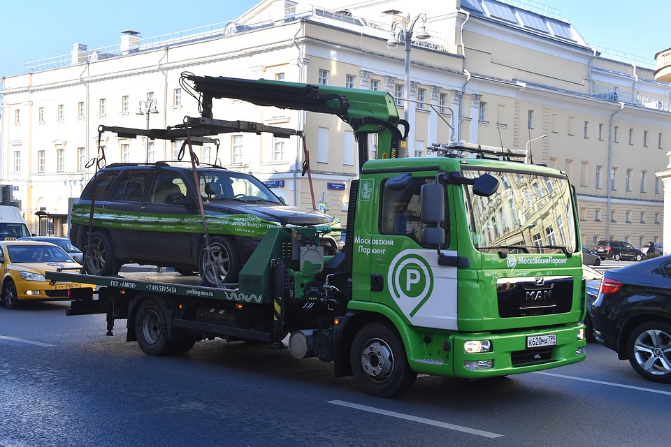Машину эвакуировали вместе с ребенком