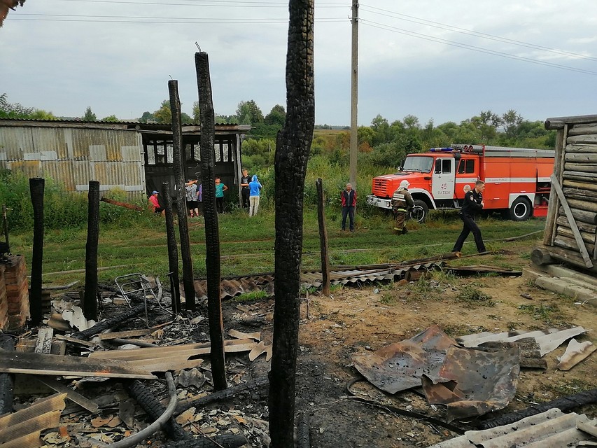 Жилой загорелся в районе пяти часов утра