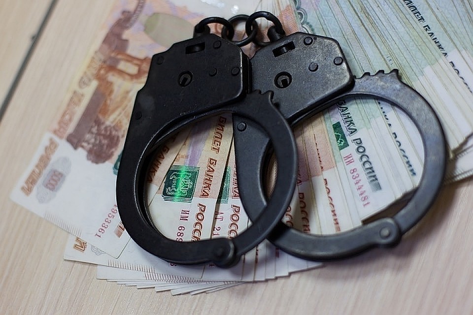 Бывшему симферопольскому чиновнику светит статья "Получение взятки". Фото из архива КП.