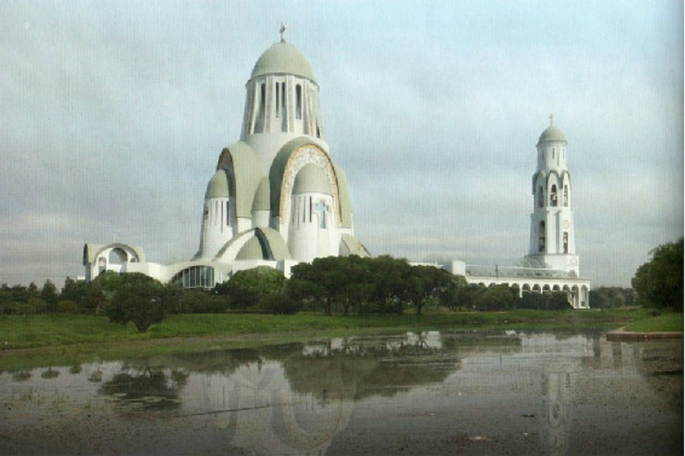 Вскоре, по поручению властей, в парке установят новые скамейки, а в пруд выпустят рыбок. Фото: Санкт-Петербургская митрополия