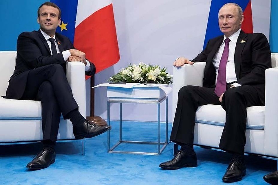 Переговоры с видом на пляж: Путин прибыл во Францию с рабочим визитом