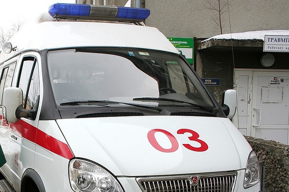 Медики не смогли спасти мужчину, сорвавшегося с 50-метровой высоты.