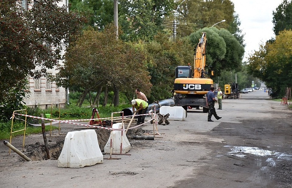 Работы по перекладке водовода уже начались.