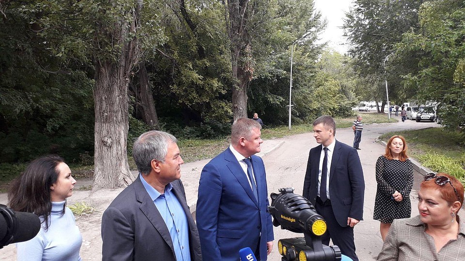 Вячеслав Володин приехал в парк имени Марины Расковой вместе с мэром Михаилом Исаевым