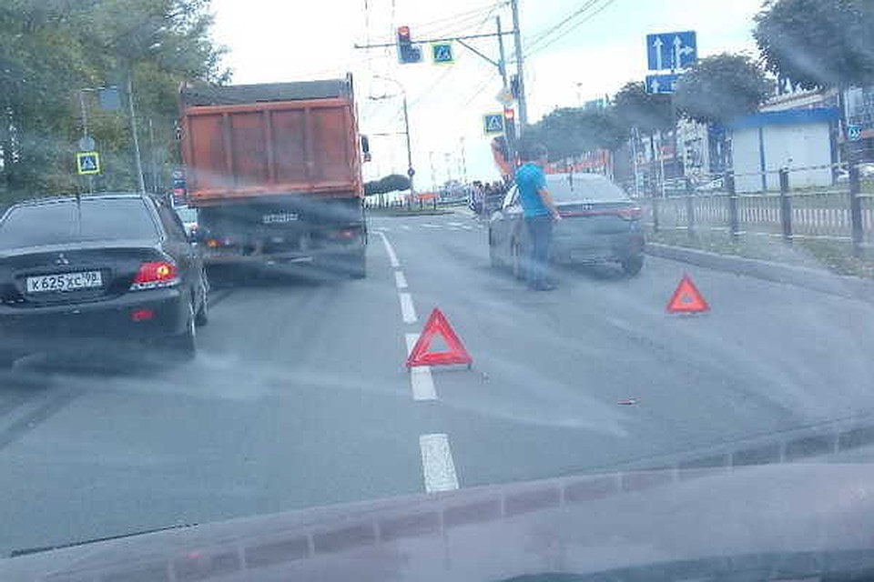 Что стало причиной автоаварии, выяснят сотрудники Госавтоинспекции. Фото: vk.com, "Типичный Брянск"