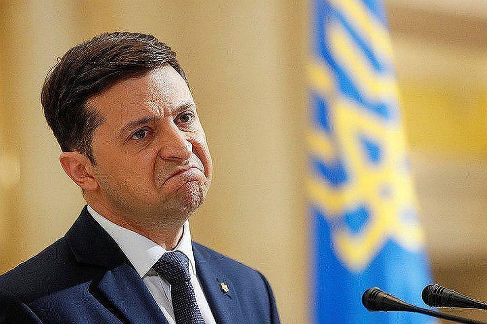 Зеленский заявил, что Украина не будет стоять перед США с протянутой рукой