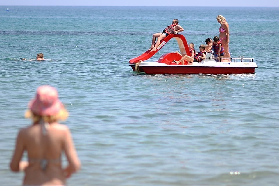 Отжимной ветер может унести в открытое море