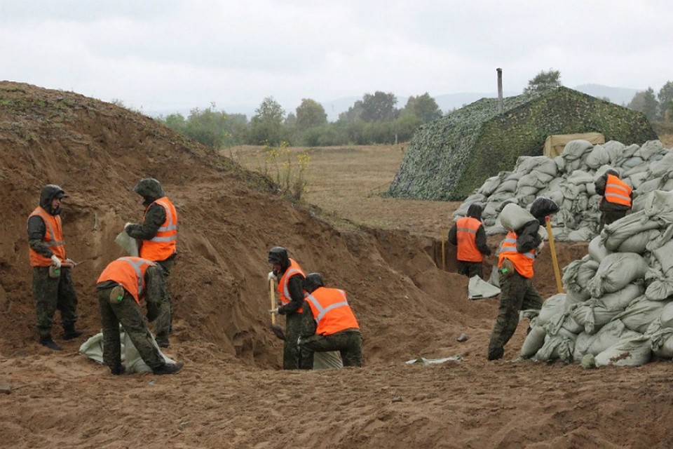 На укреплении дамб в Комсомольске впервые опробуют новый виброкаток