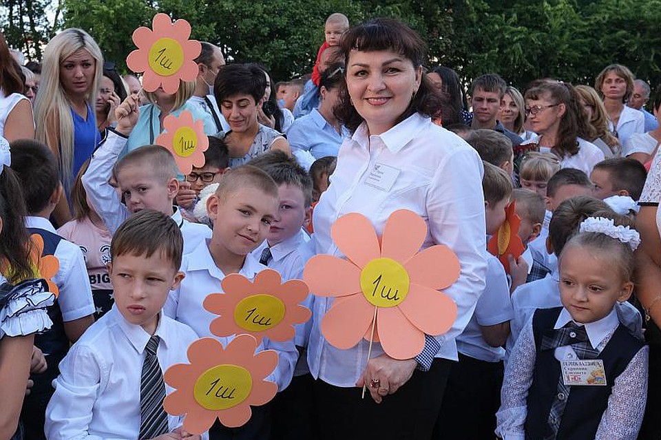 В краснодарской школе №11 - сразу 24 первых класса! Фото: Михаил Ступин. "Кубанские новости"