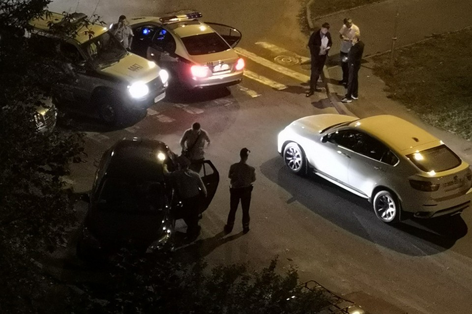 Ночью в Гомеле искали девушку на белом BMW X6. Фото: Никита Базанов.