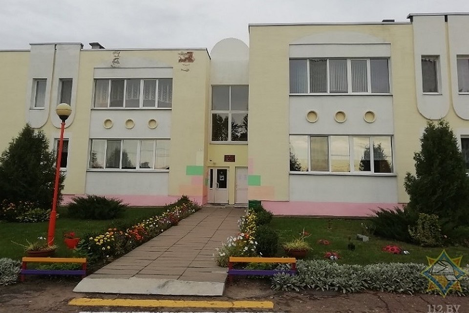 Нарушение правил эксплуатации оборудования привели в замыканию элеткропроводки в детсаду. Фото: МЧС.