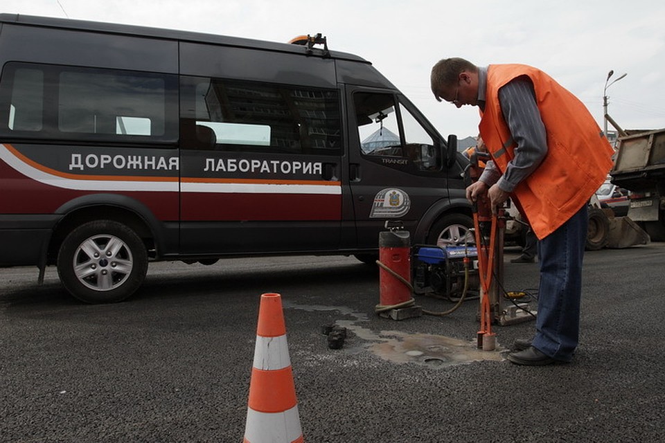 Руководство района стремится направить средства на благоустройство дорог и зданий.