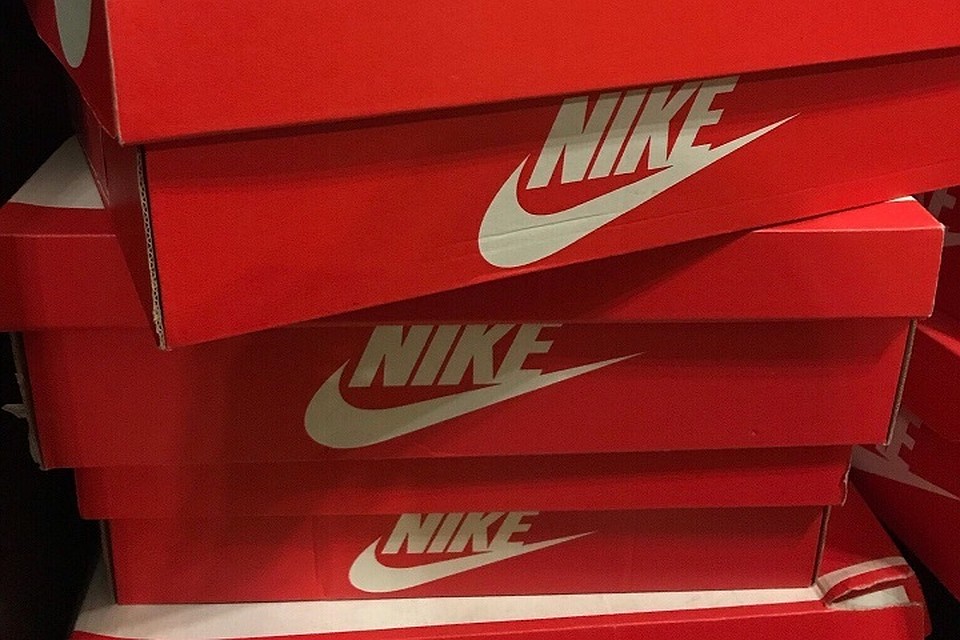 В магазине незаконно торговали вещами марок «Nike» и «Adidas».