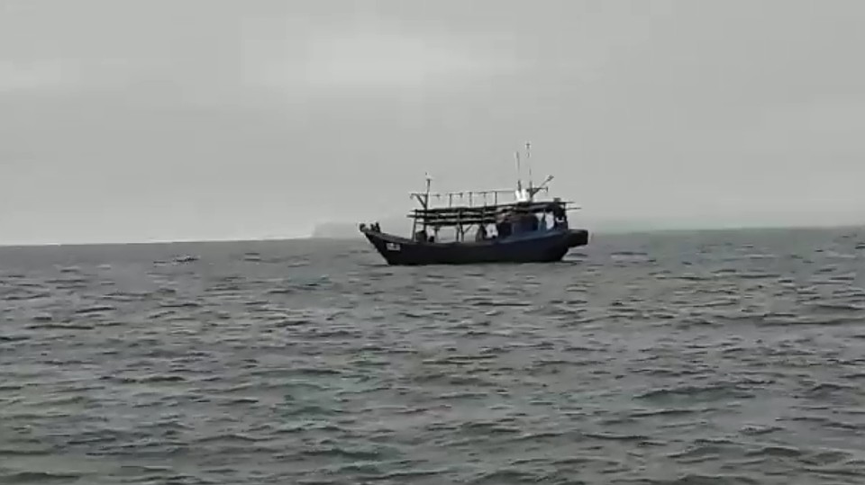 Судна в заливе Петра Великого. Скрин из видео, предоставленного очевидцем