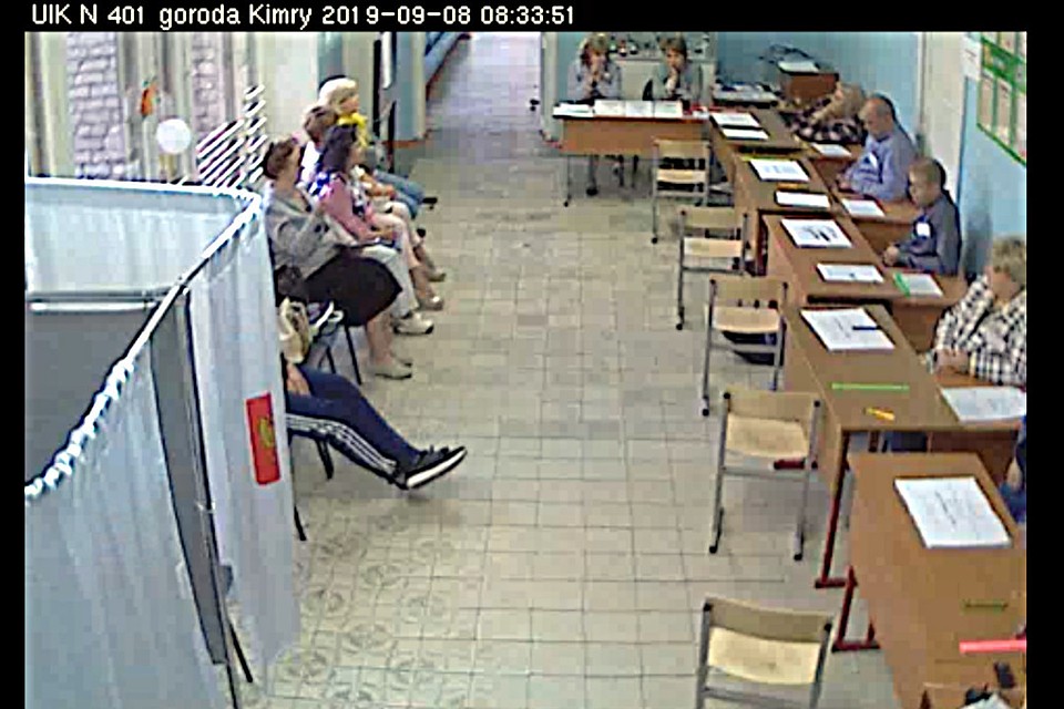 Людей пока на участке немного.