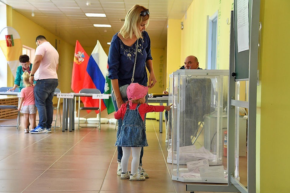 Явка избирателей к полудню составила более 12%