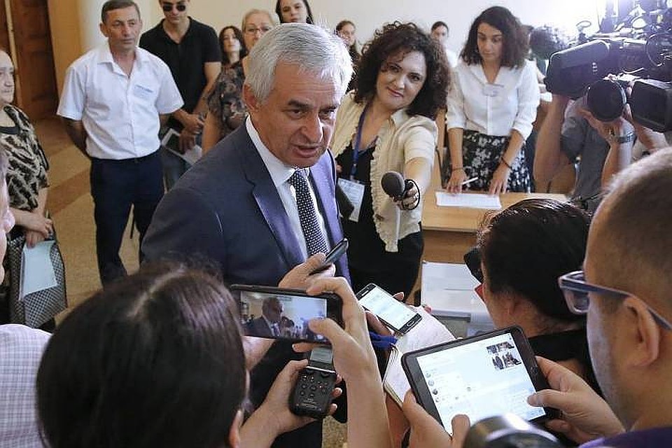 Хаджимба заявил о своей победе на выборах президента Абхазии. Фото: Валерий Матыцин/ТАСС