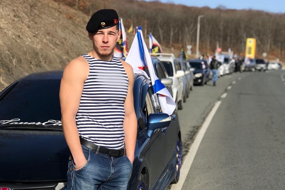 Пока сотни жителей снимали тонущего мужчину на камеру, Илья спасал человека. Фото: предоставлено героем публикации.