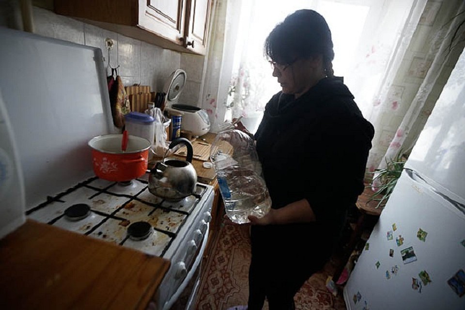Жители Дегтярска второй день сидят без холодной воды