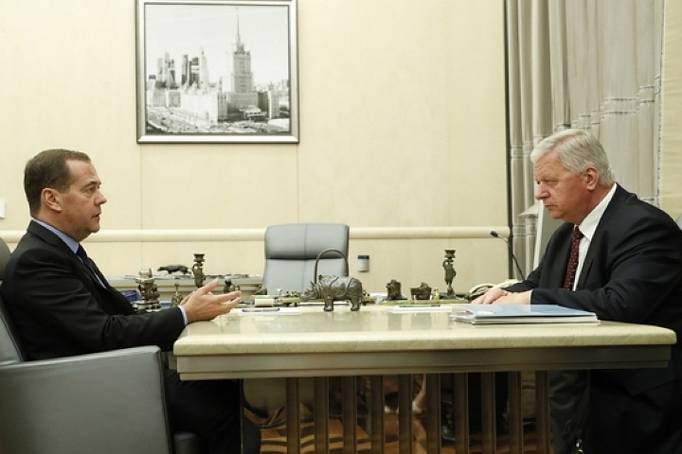 Дмитрий Медведев встретился с главой Федерации независимых профсоюзов России Михаилом Шмаковым. Фото: government.ru