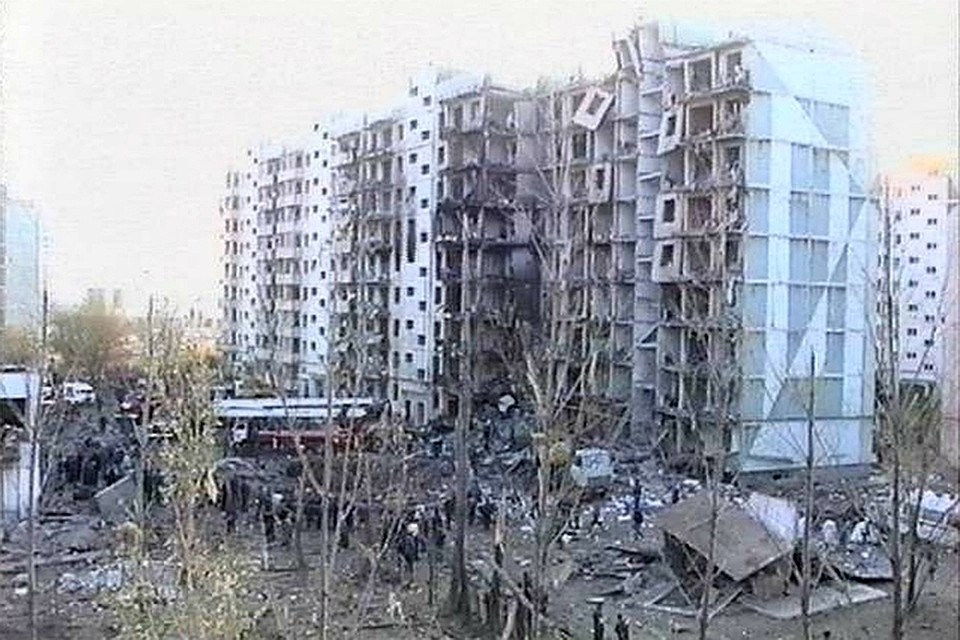 Эпицентр взрыв находился в припаркованном рядом с девятиэтажкой грузовике. Фото: стоп-кадр с видео.