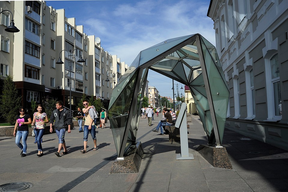 Два пьяных омича в центре напали на ребенка-инвалида