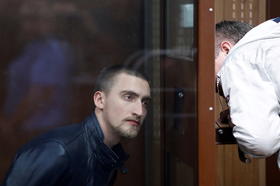Суд приговорил Устинова к 3,5 годам колонии