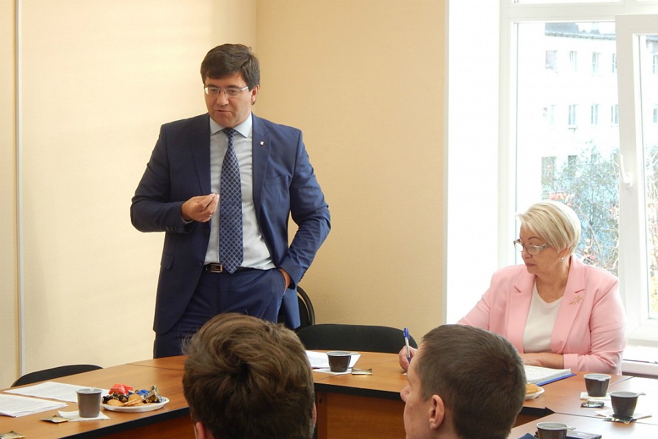 Ассоциация поможет областных властям в решении проблем ЖКХ. Фото: gov-murman.ru