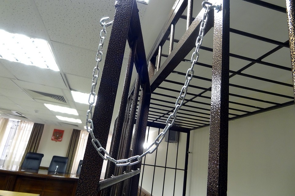 Новоуренгоец с ножом напавший на посетителя магазина получил срок