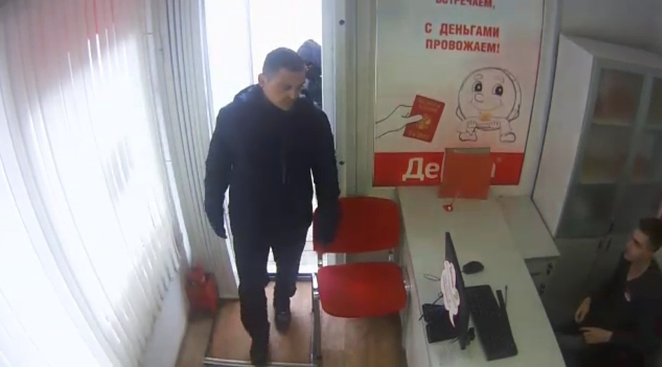 В Омске налетчики на офис быстрых займов попали на видео