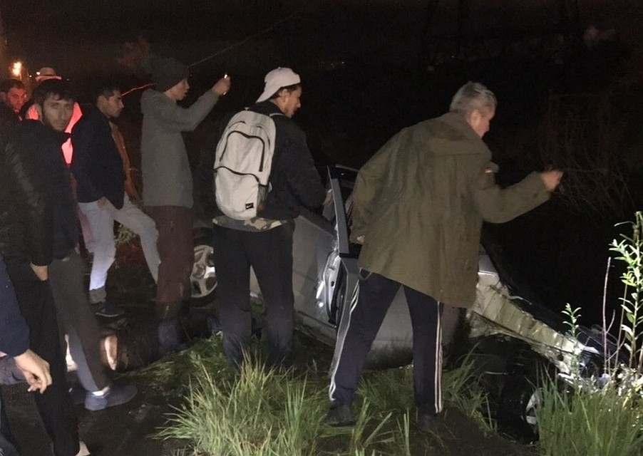 К сожалению, очевидцы аварии не успели спасти пассажира "Шевроле". Фото: vk.com/spb_today