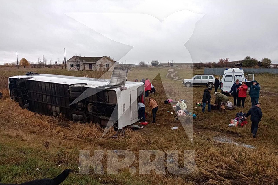 В Нижегородской области перевернулся туристический автобус. Фото: Источник КП