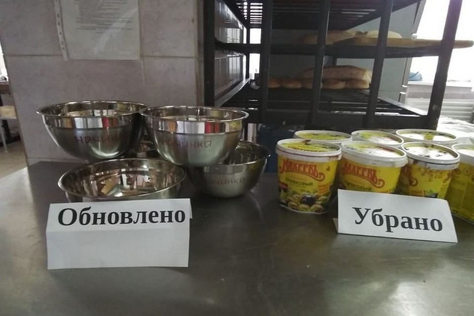 Столовая в Стерлитамаке: заготовки хранятся в ведерках и под майонеза / vk.com
